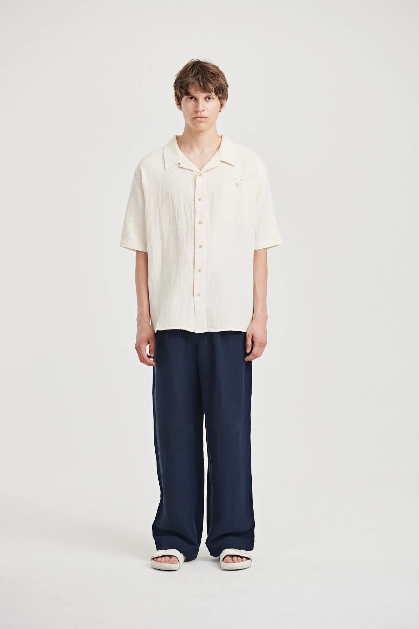 08/ Wide leg double pleated trousers