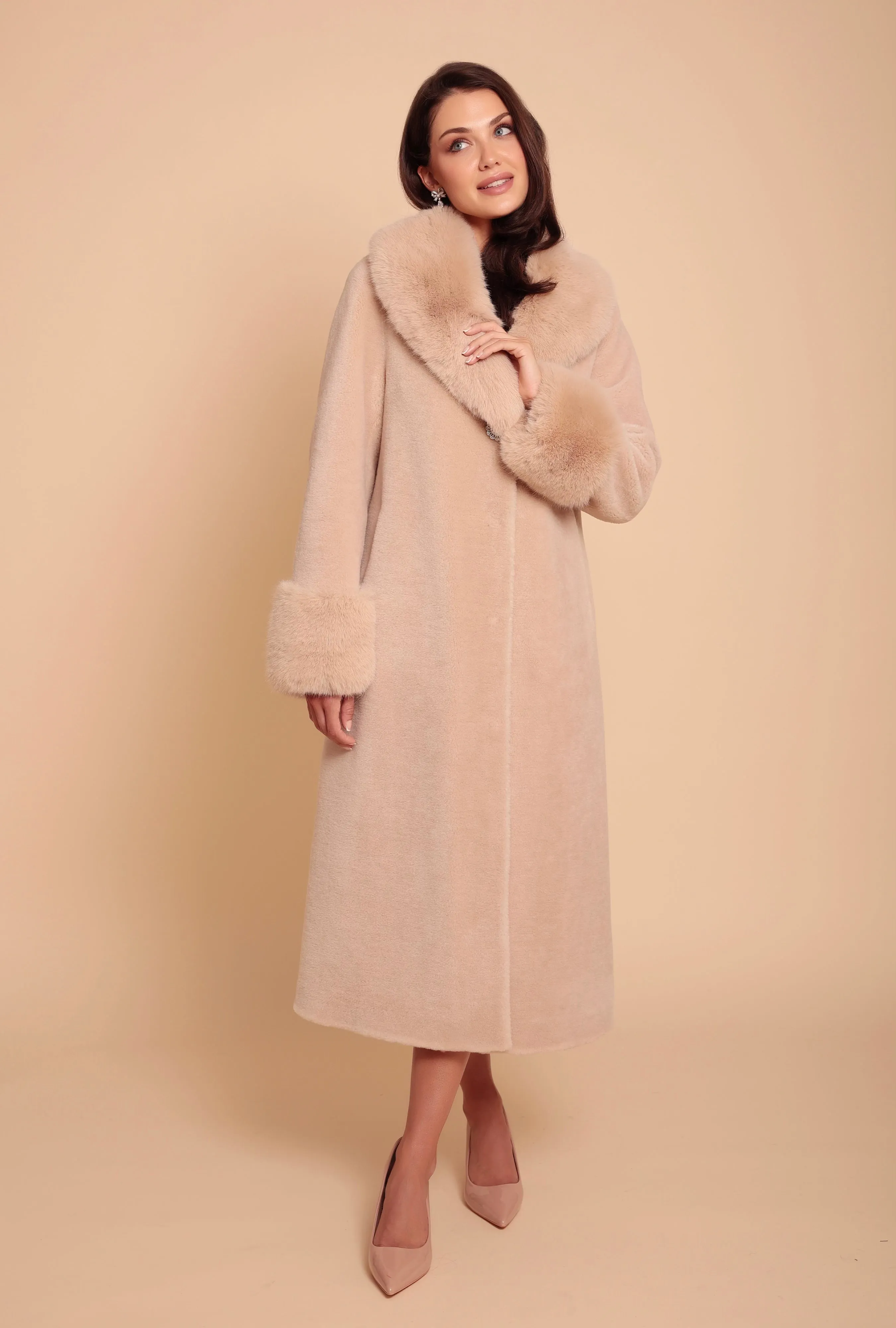 'Sunset Boulevard' Long Wool Coat with Faux Fur Collar in Cammello