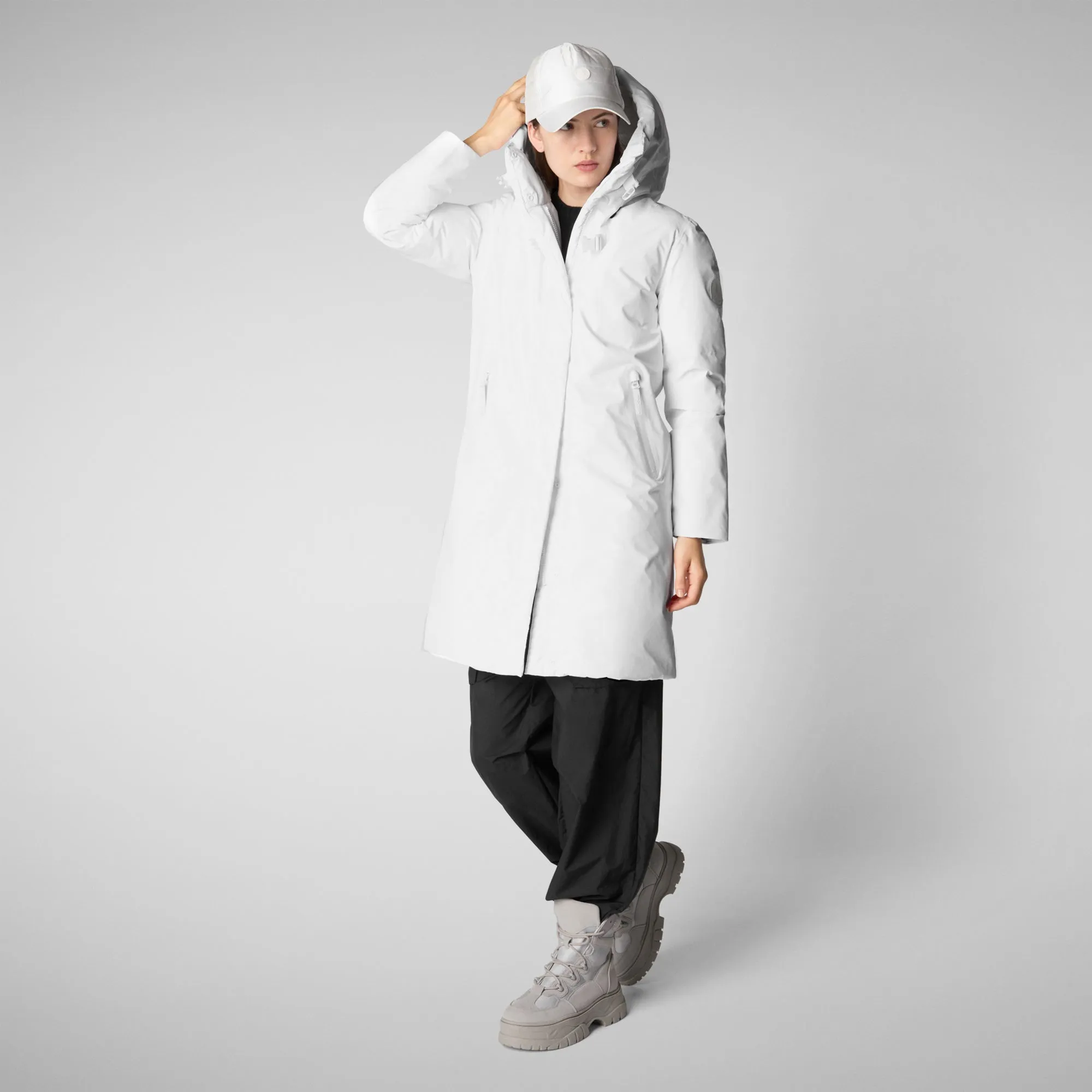 Woman's hooded parka Yua in white