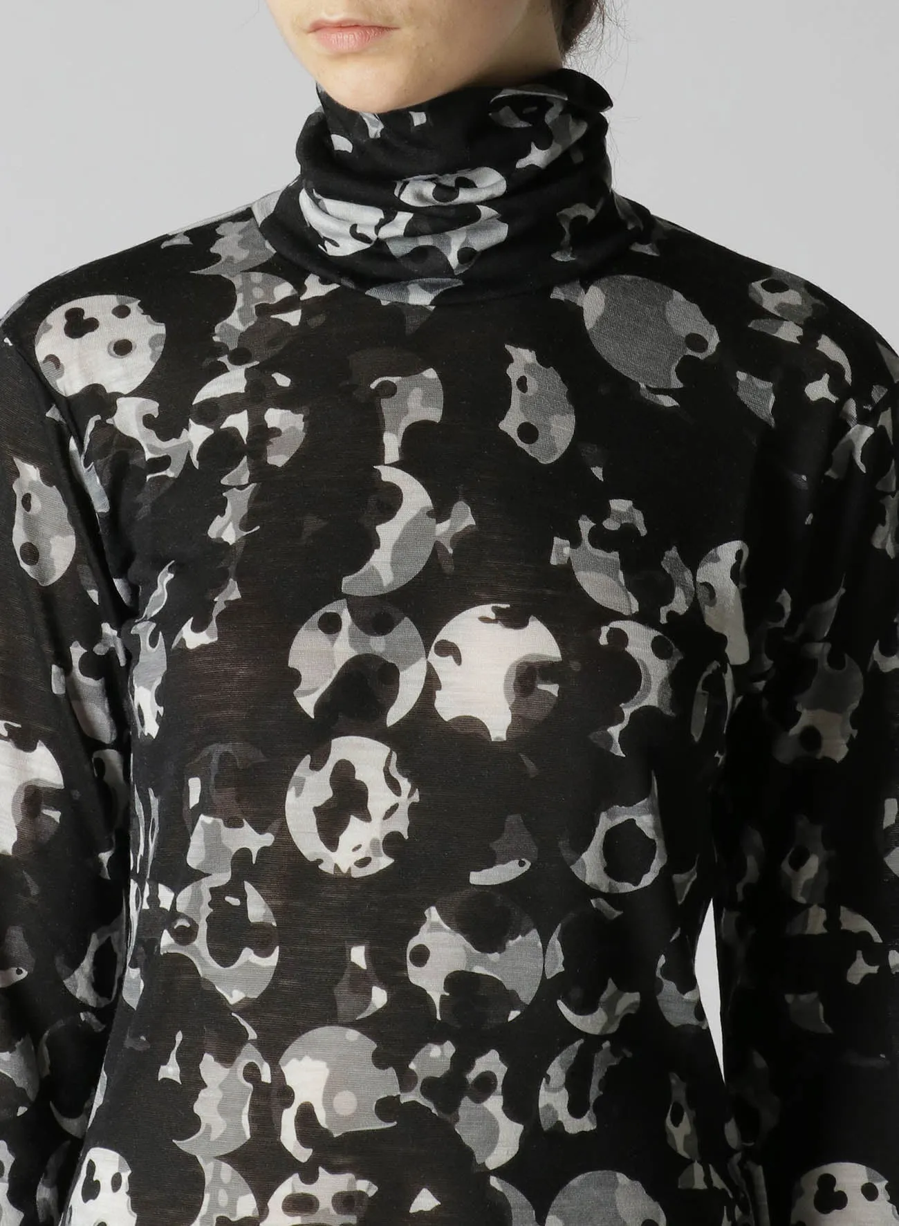 WOOL JERSEY DOT PRINT LONG SLEEVE TURTLENECK